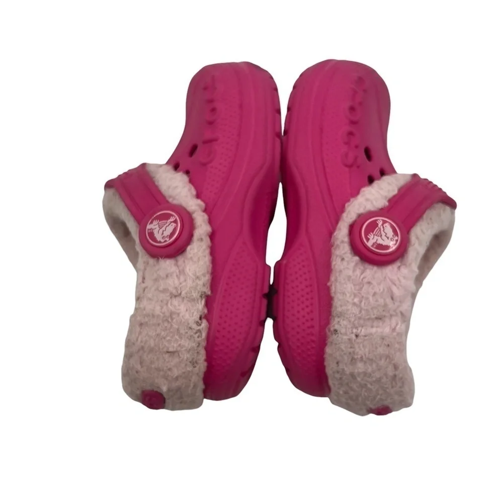 CROCS Pink Sherpa Lined Shoes Size C6/7